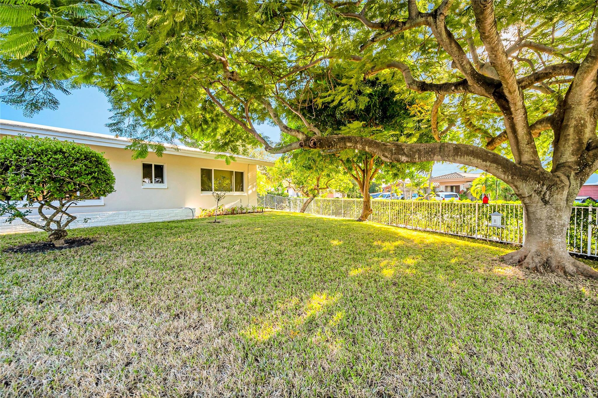 2100 Manatee Dr Fort Lauderdale, FL 33316