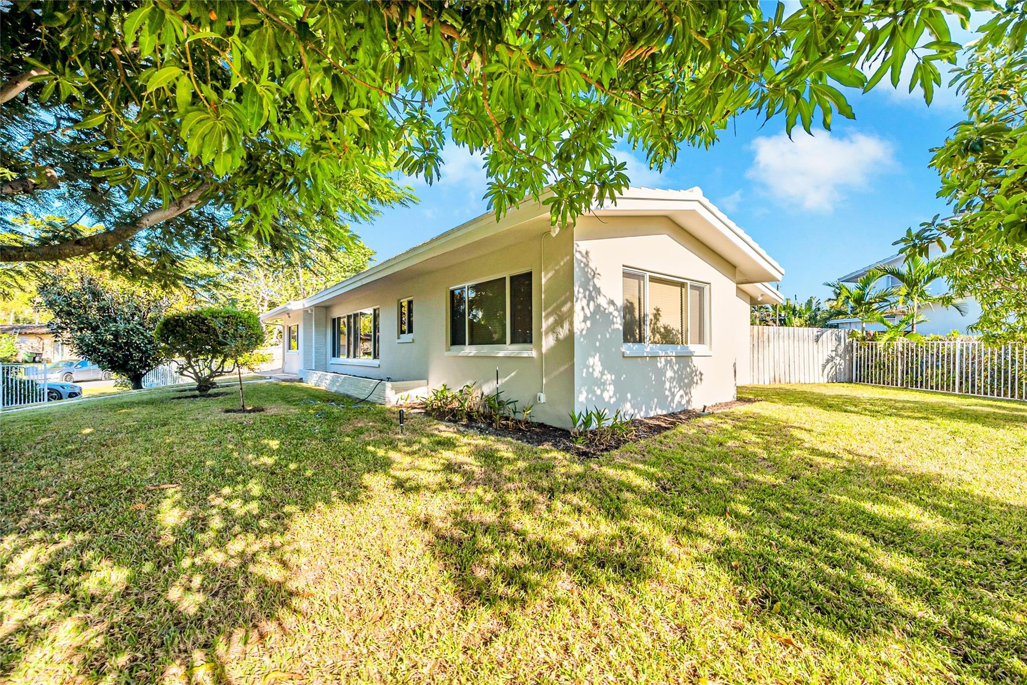 2100 Manatee Dr Fort Lauderdale, FL 33316