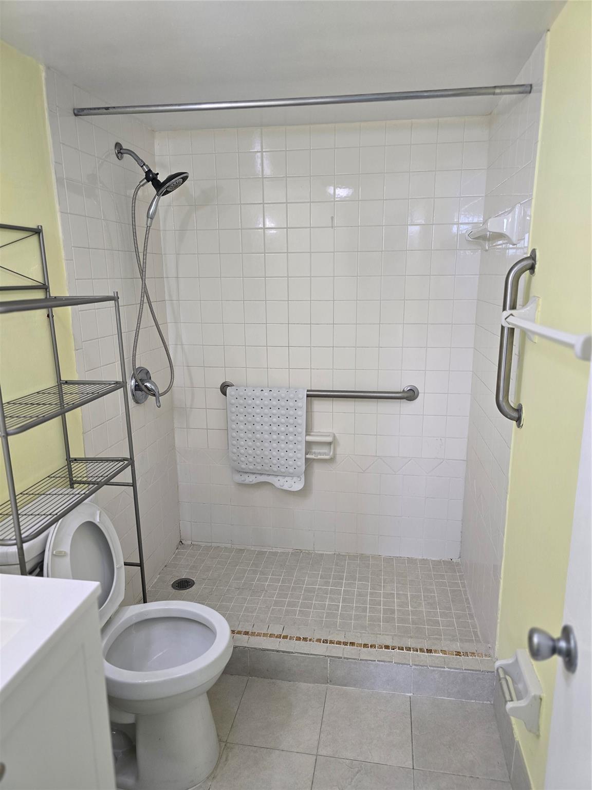 5033 NW 7th St #508 Miami, FL 33126