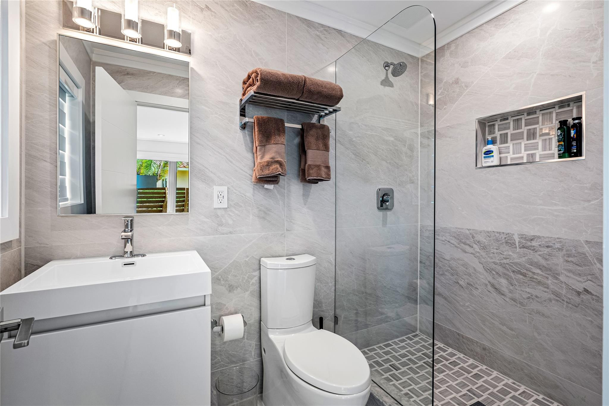 2600 NE 26th Fort Lauderdale, FL 33306