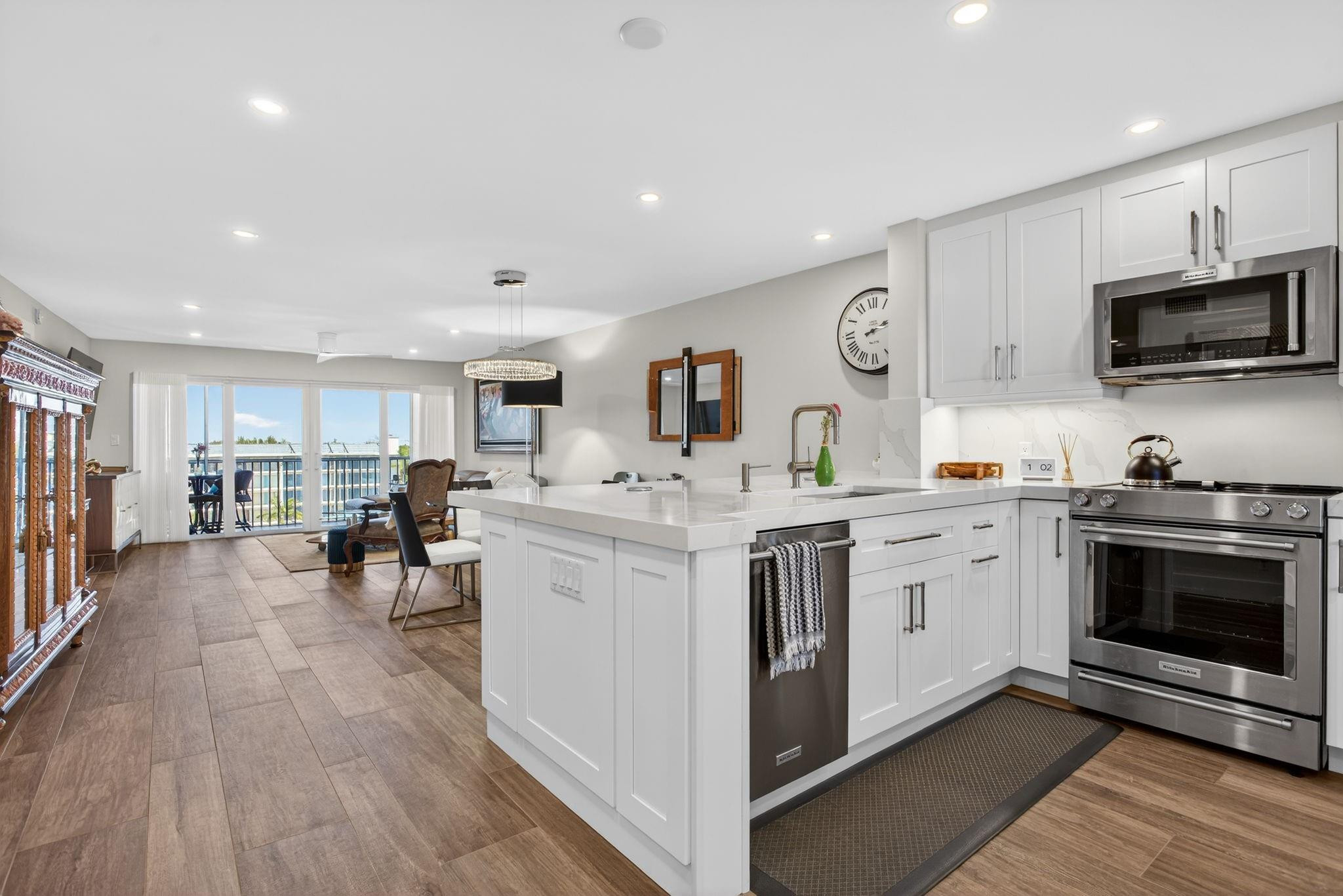 1523 E Hillsboro #734