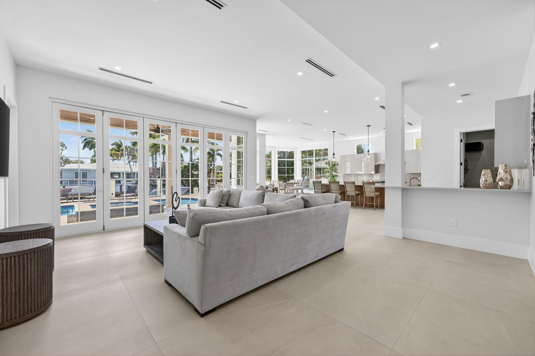 310 SE 9th Pompano Beach, FL 33060