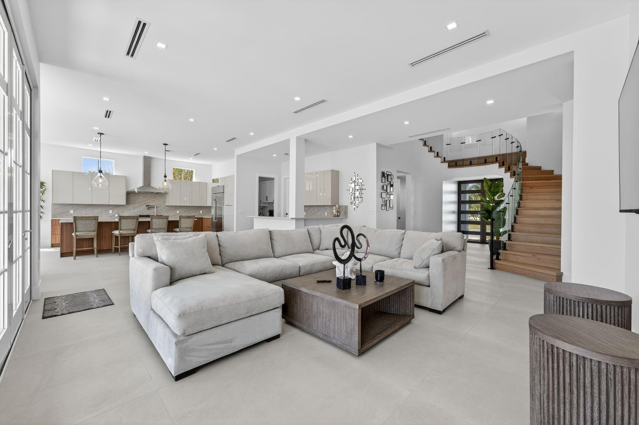 310 SE 9th Pompano Beach, FL 33060