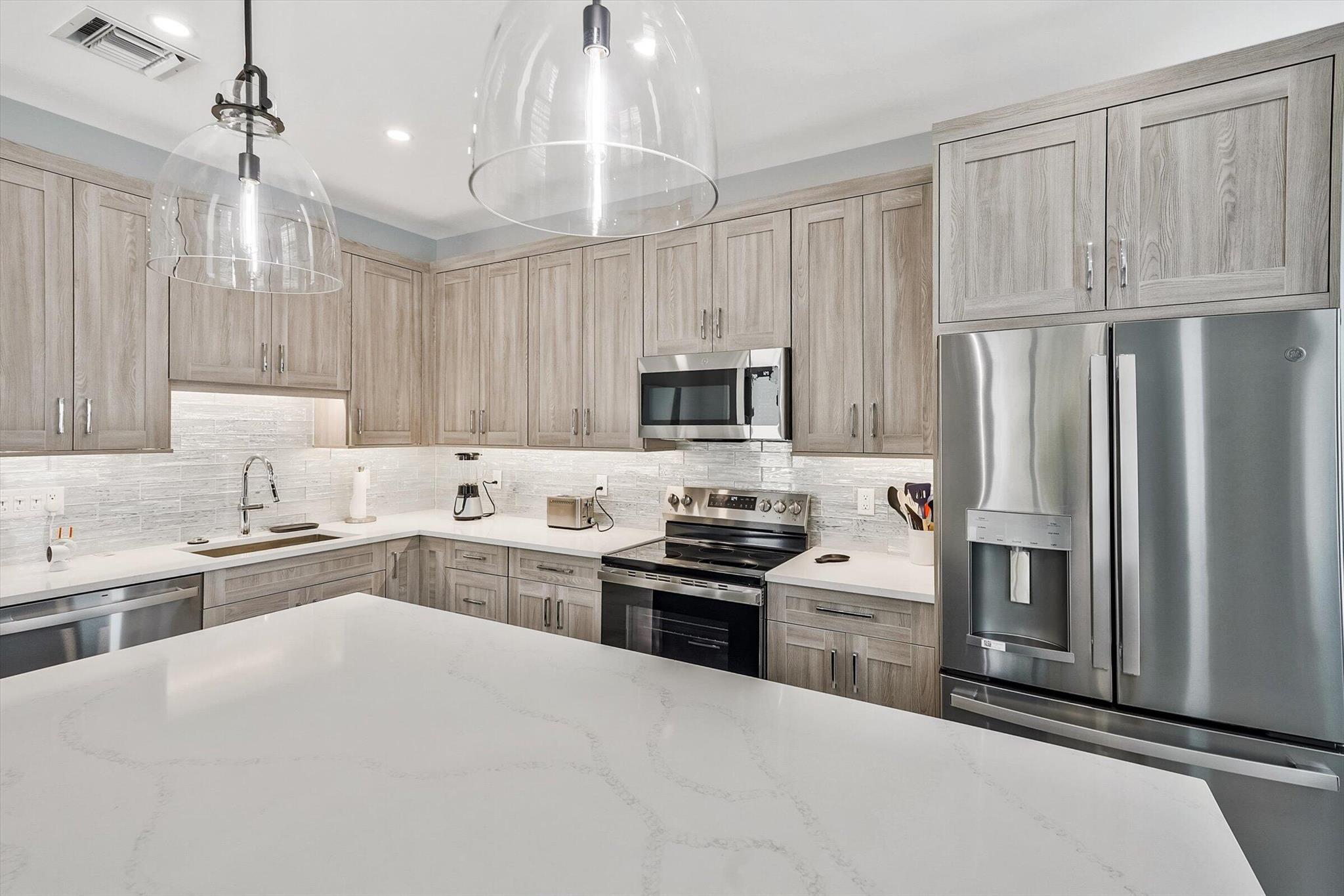 425 Hugh St Jupiter, FL 33458