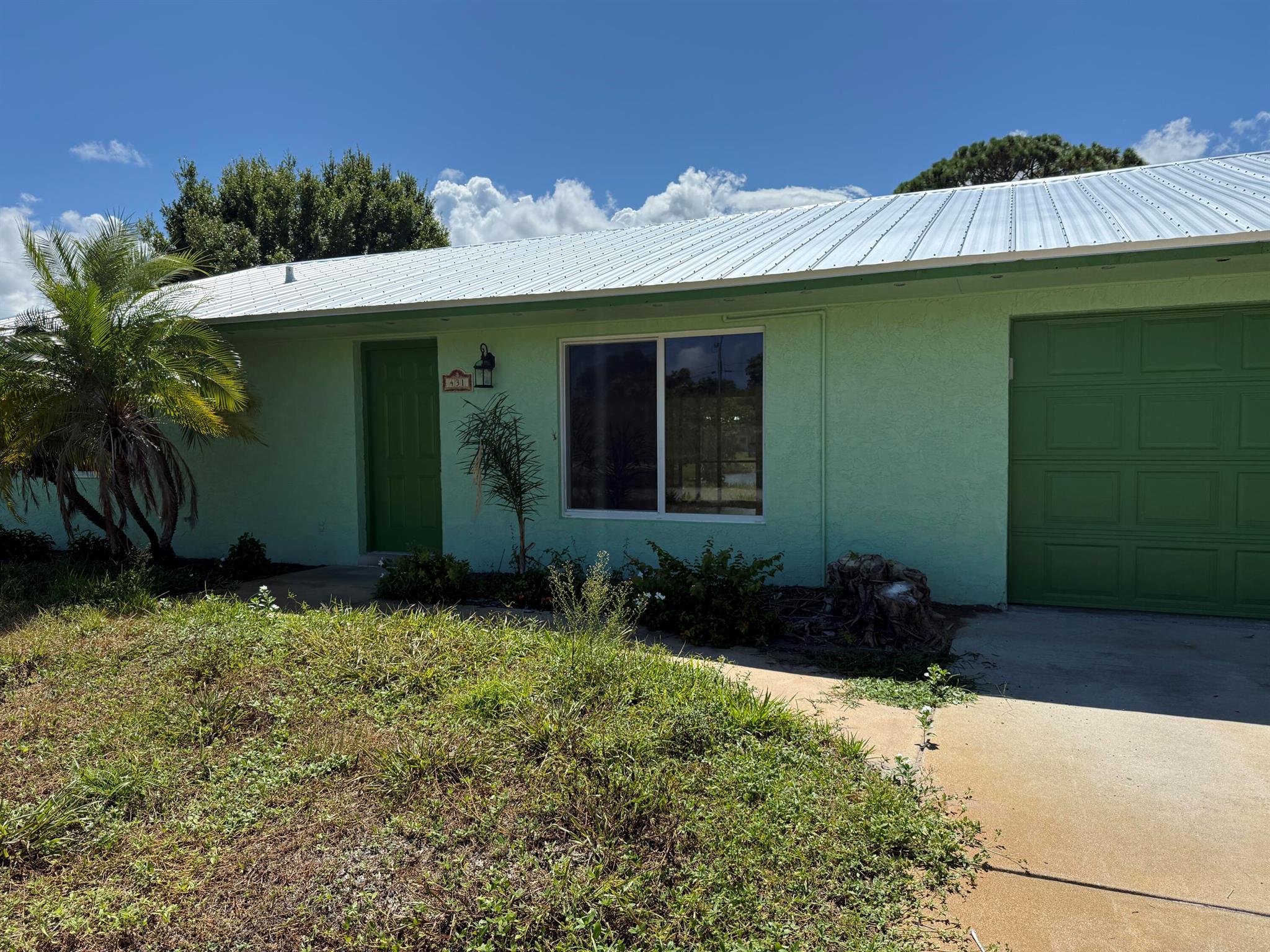 431 NE Julia Ct
