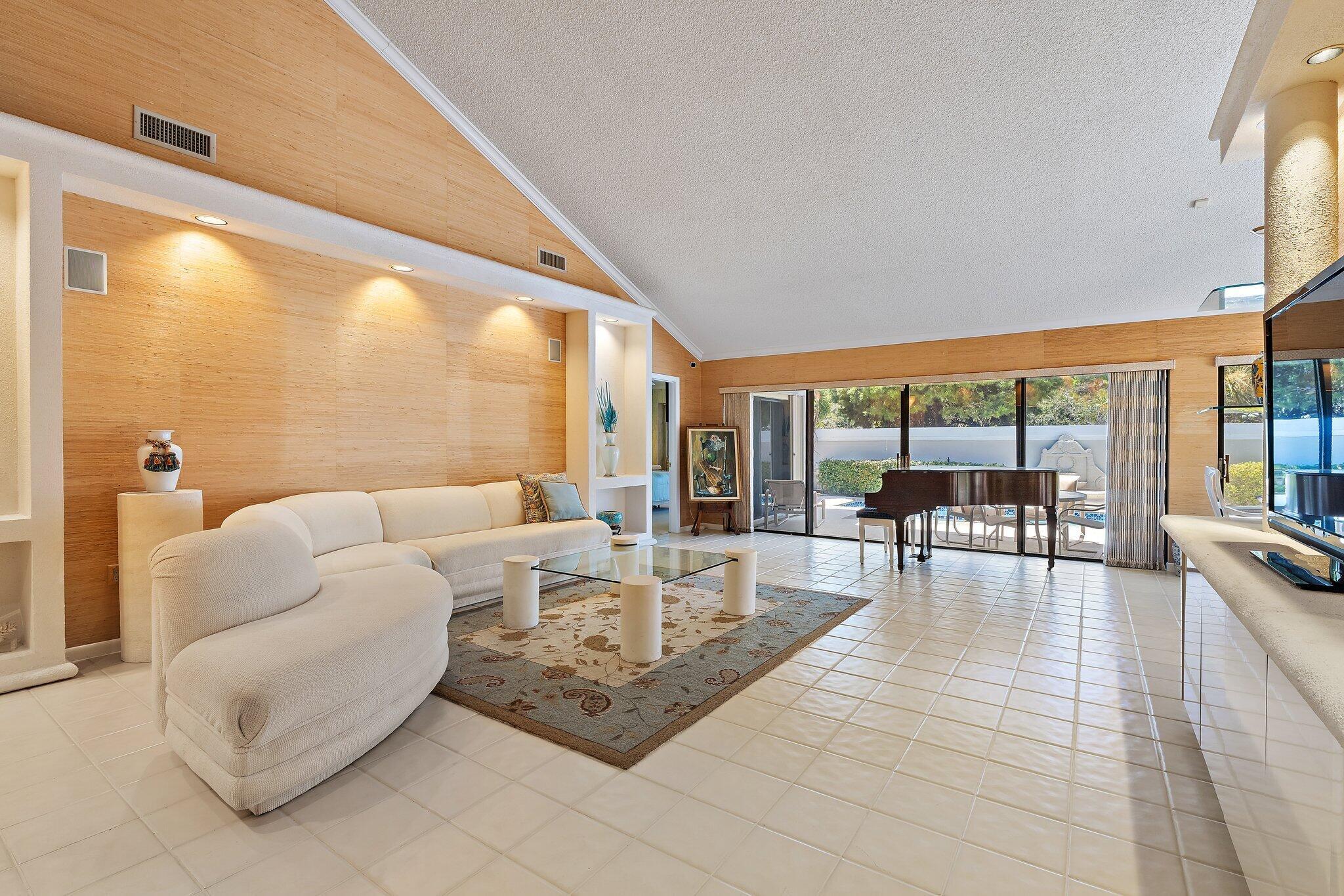 104 Sand Pine Dr Jupiter, FL 33477