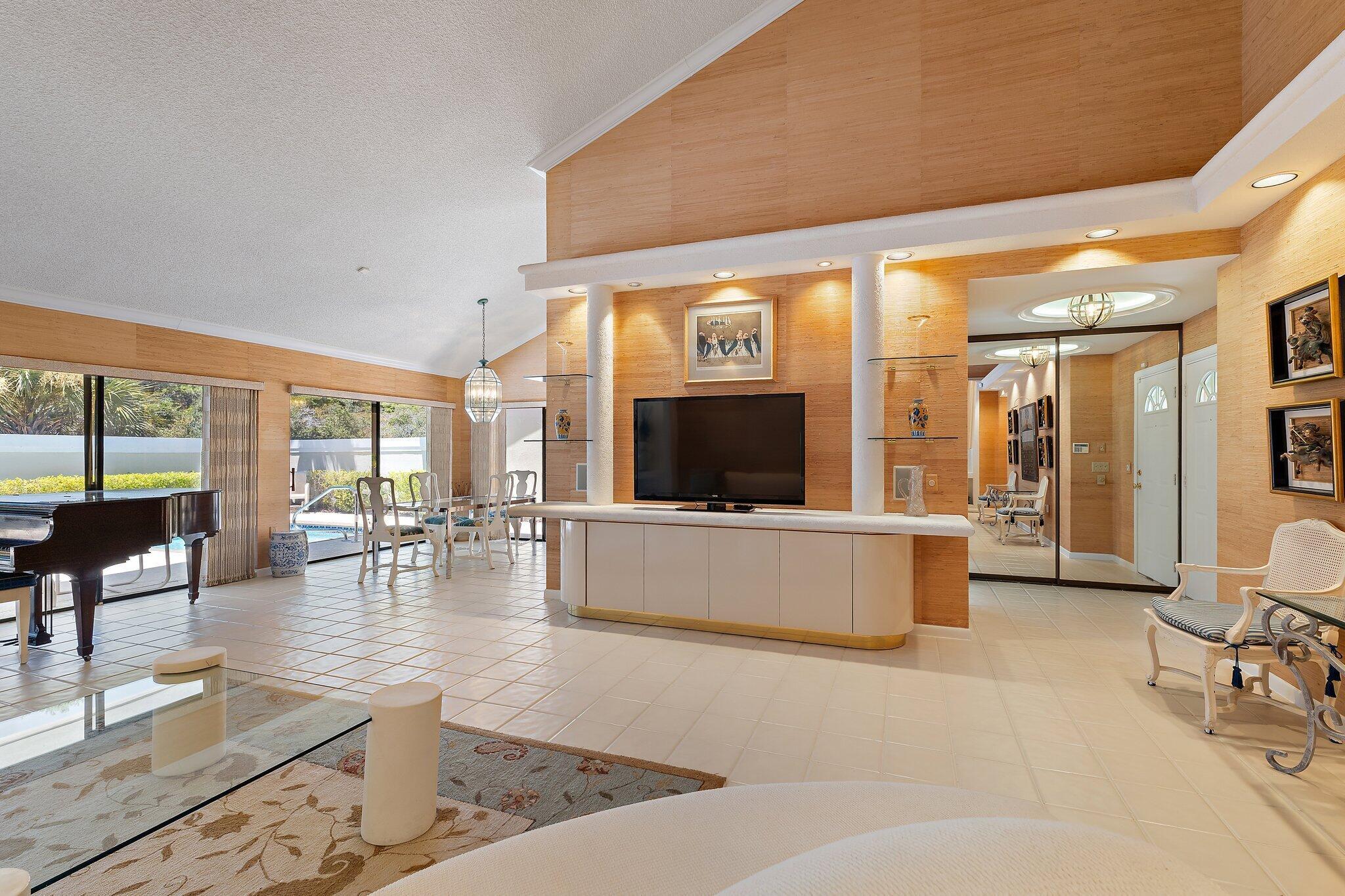 104 Sand Pine Dr Jupiter, FL 33477