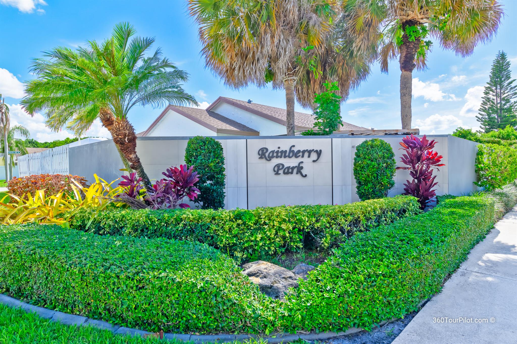 9532 Everglades Park Ln