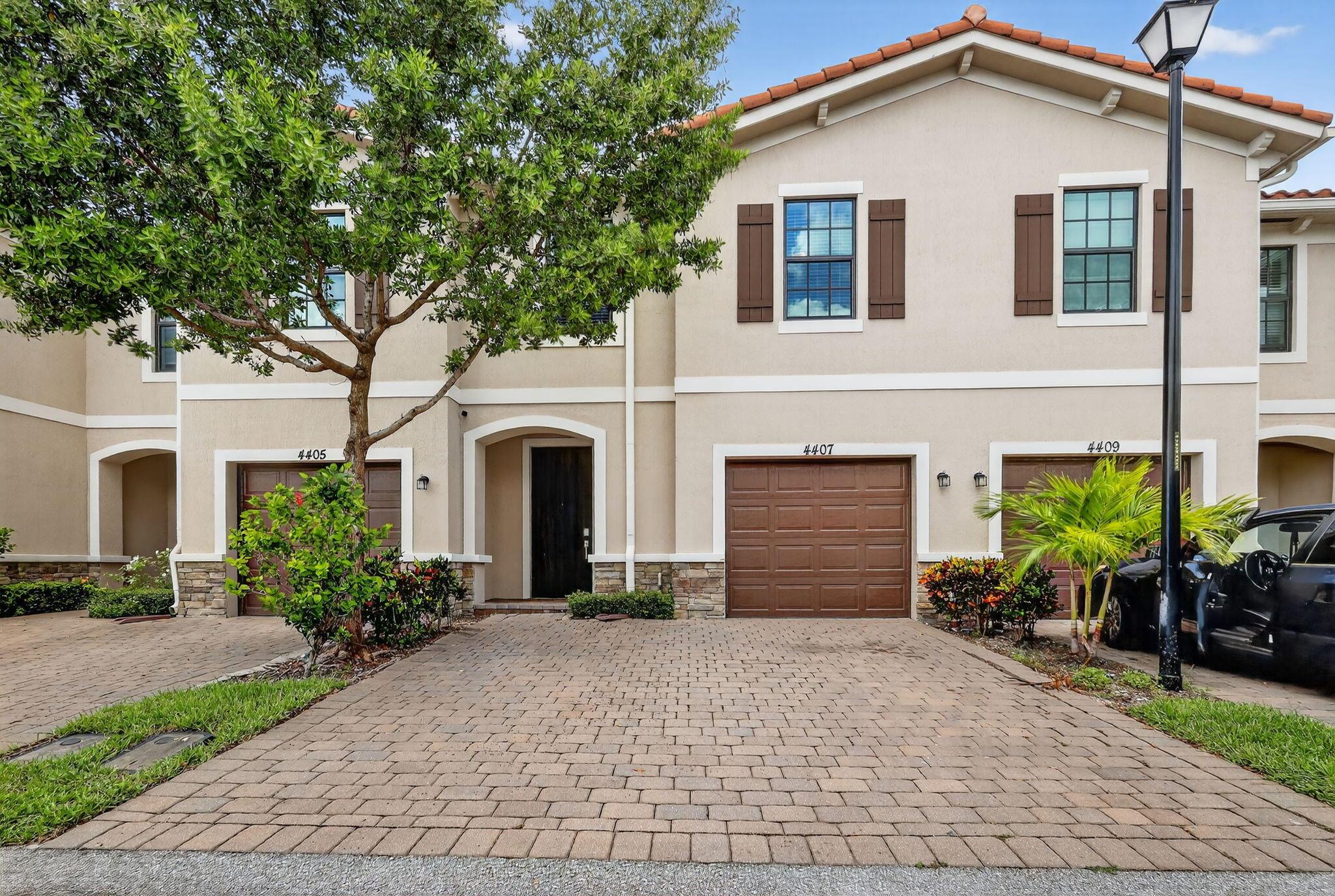 4407 Hemlock Dr