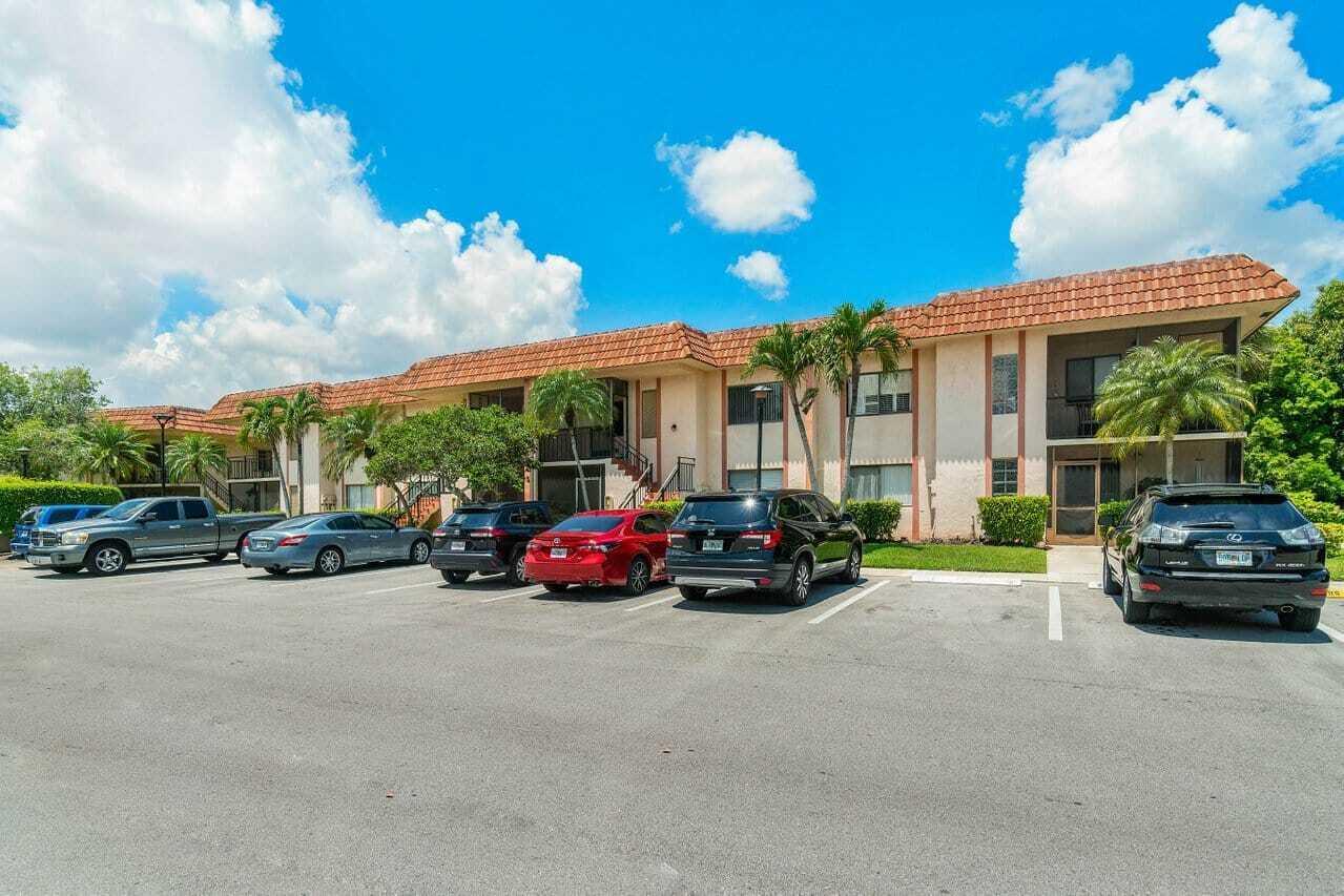 341 Lakeview Dr #203