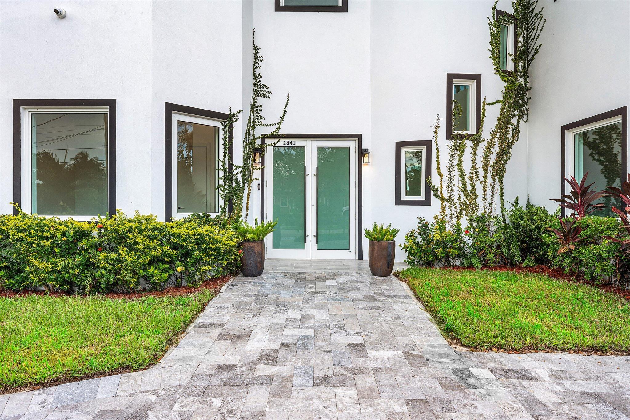 2641 NE 48th St Lighthouse Point, FL 33064