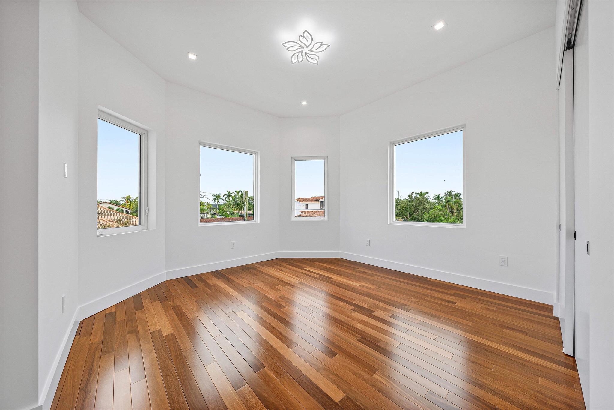 2641 NE 48th St Lighthouse Point, FL 33064