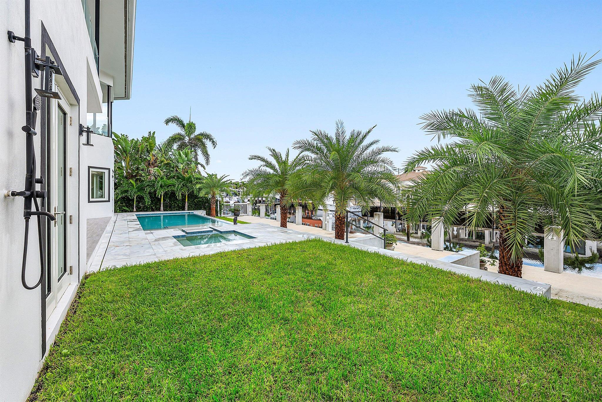 2641 NE 48th St Lighthouse Point, FL 33064