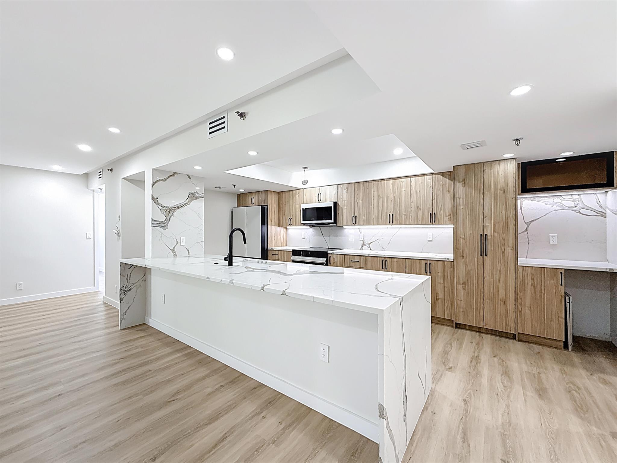 955 Egret Cir #207
