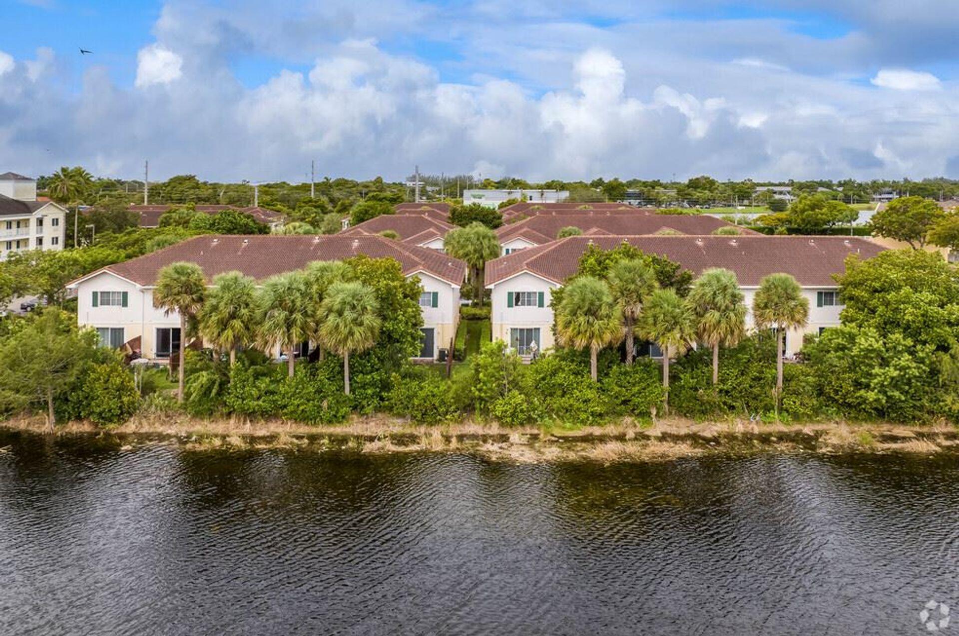 5124 NW 30th Ter