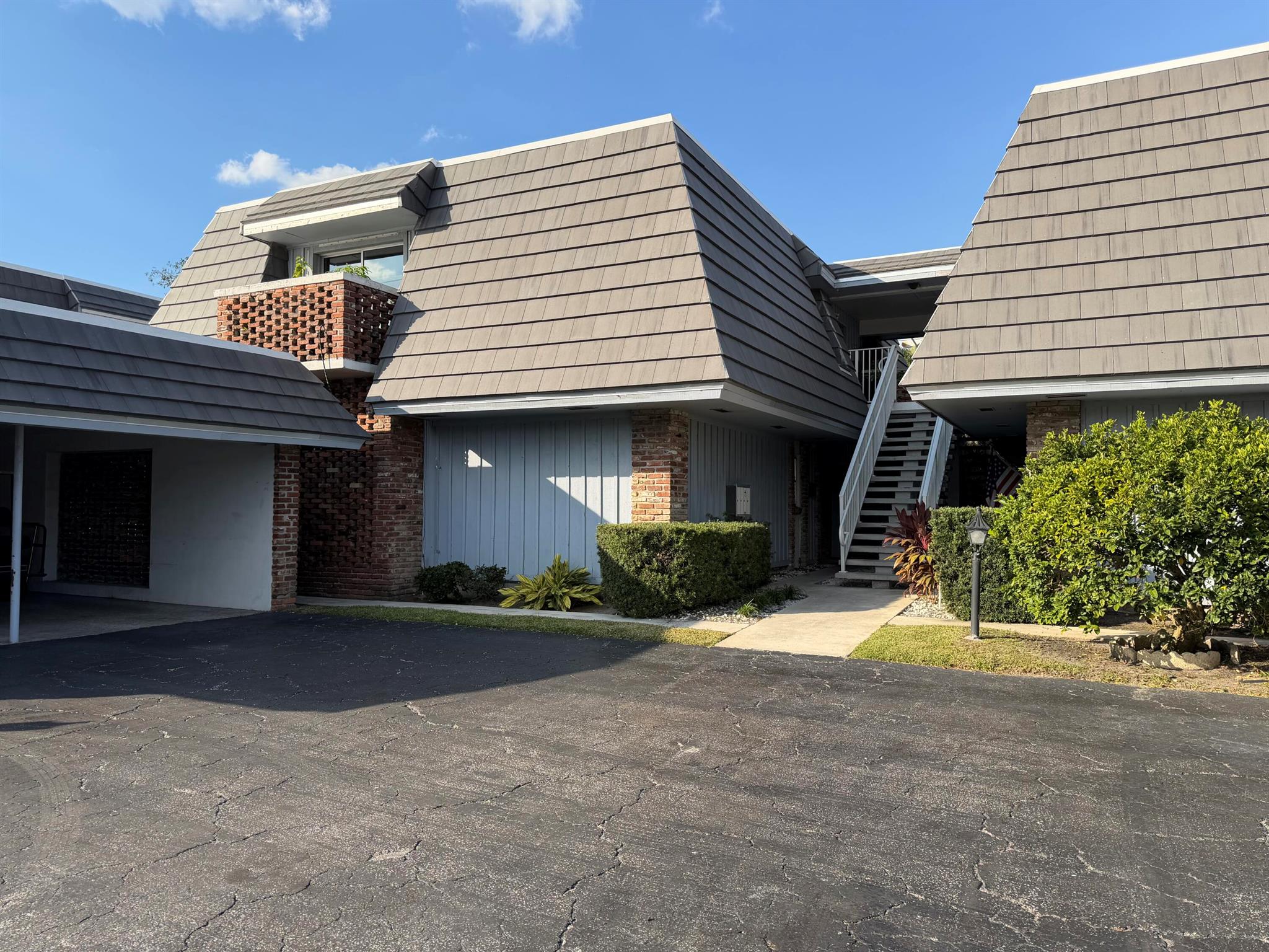 419 Pine Tree Ct #20