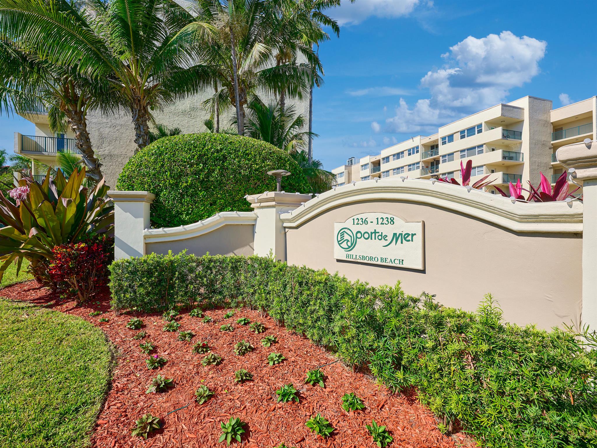 1236 Hillsboro Mile #102