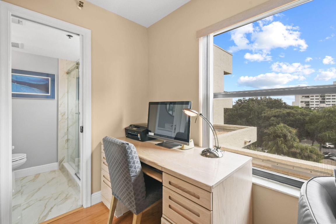 364 Golfview Rd #506 North Palm Beach, FL 33408