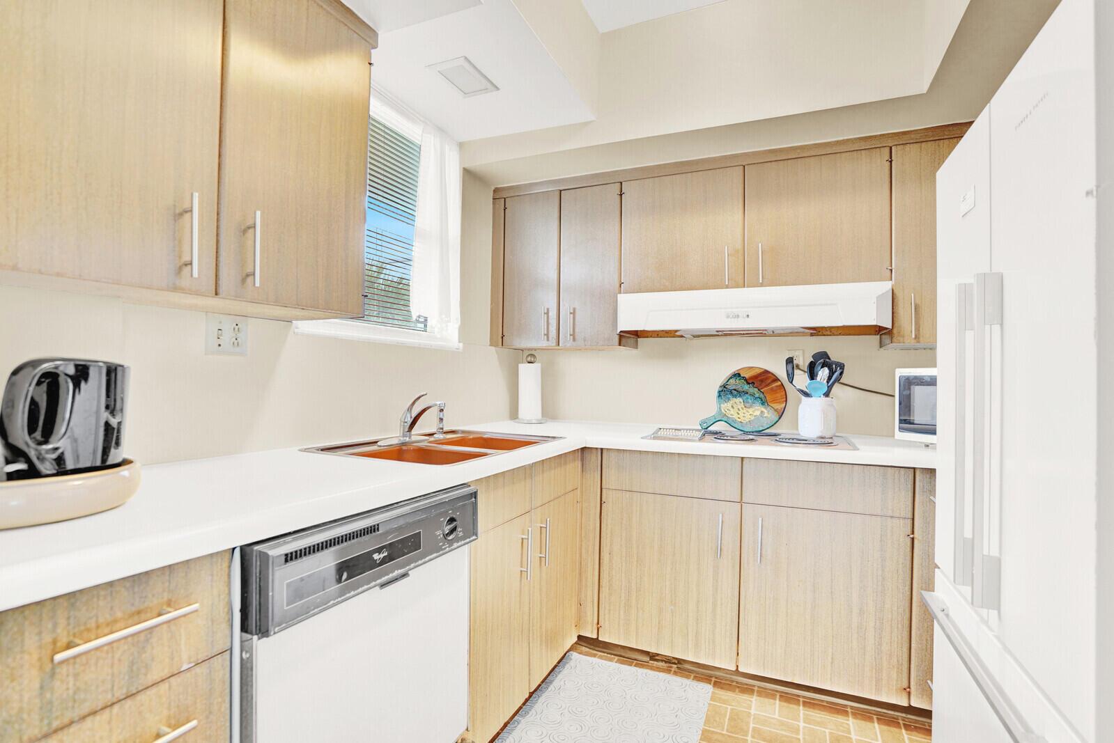 3030 S Ocean Blvd #332 Palm Beach, FL 33480