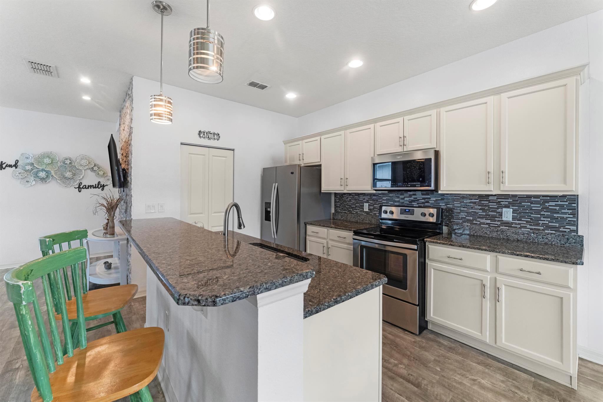 110 65th Ave Bradenton, FL 34203