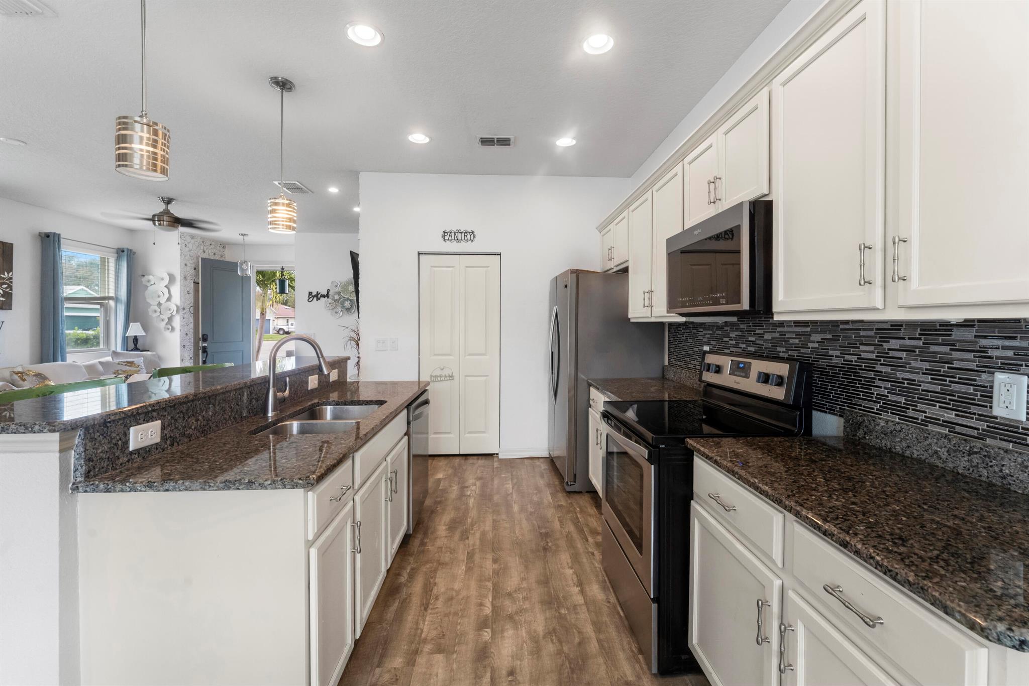 110 65th Ave Bradenton, FL 34203