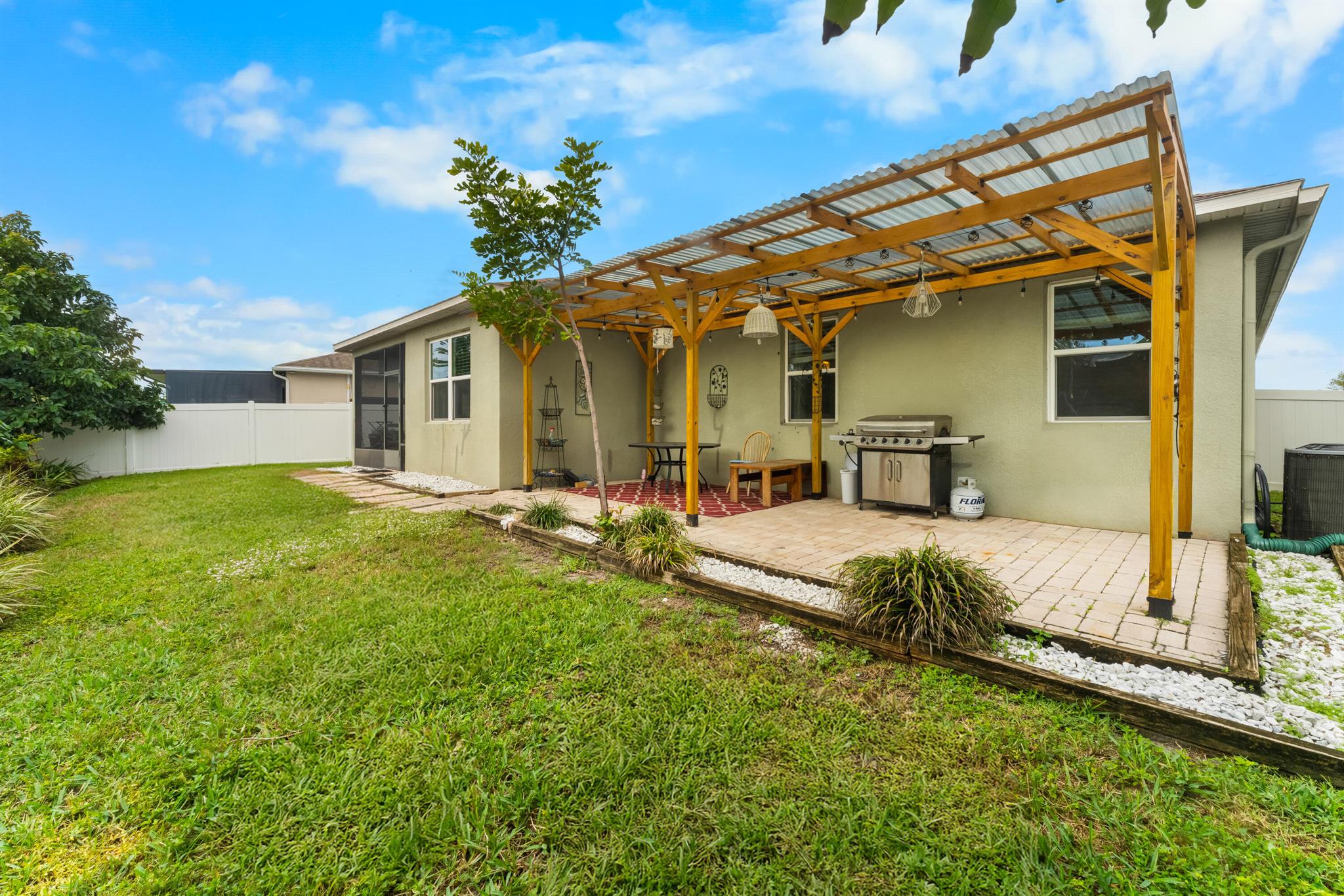 110 65th Ave Bradenton, FL 34203