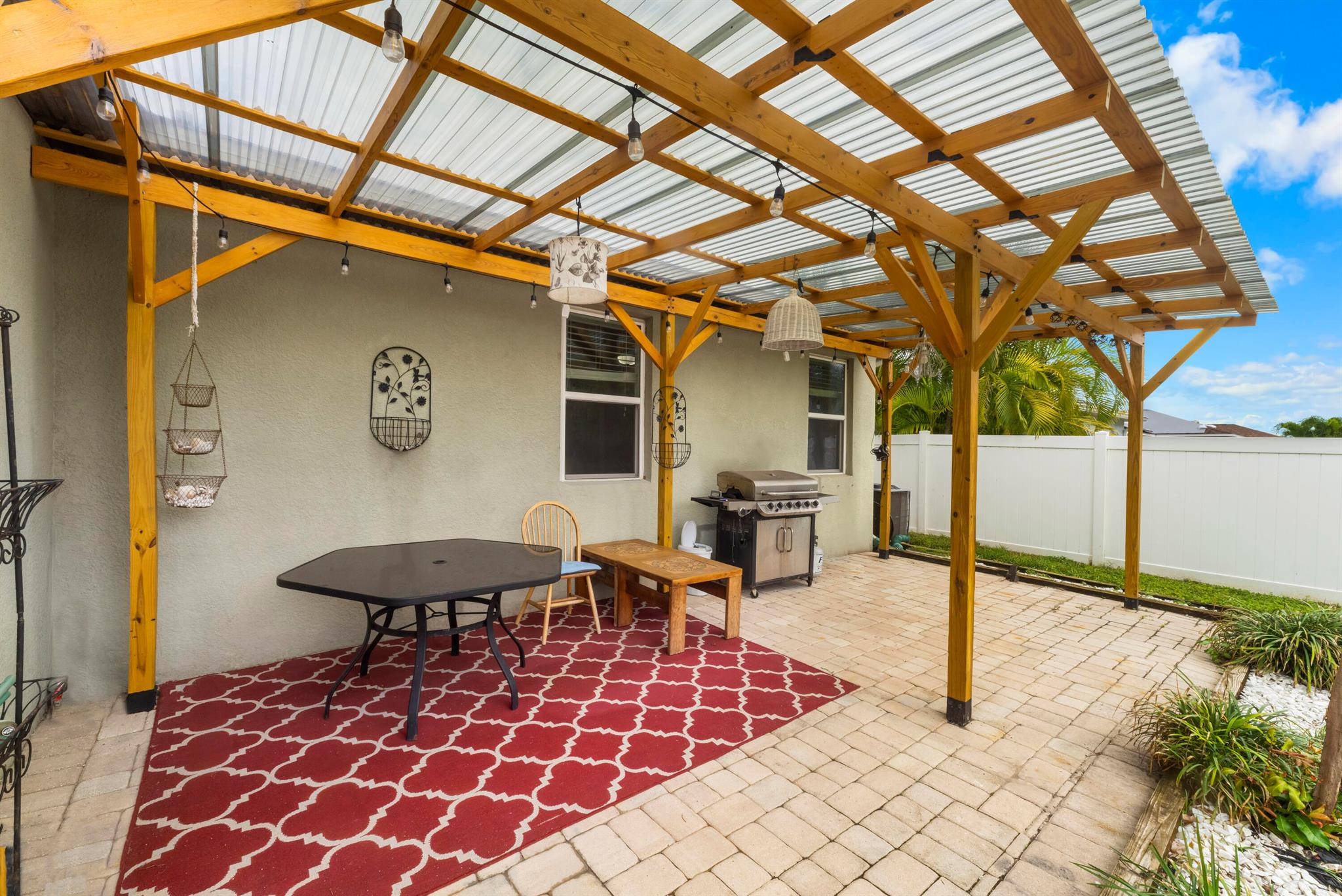 110 65th Ave Bradenton, FL 34203