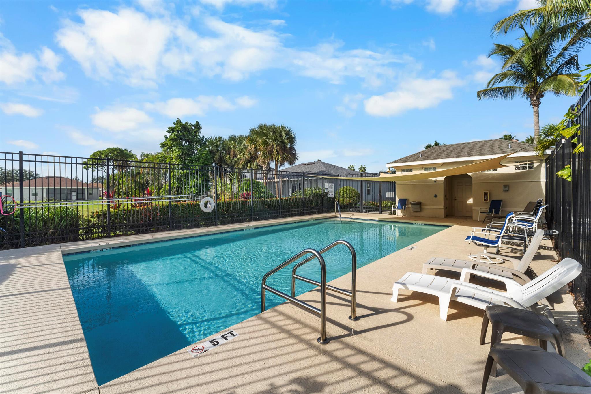 110 65th Ave Bradenton, FL 34203