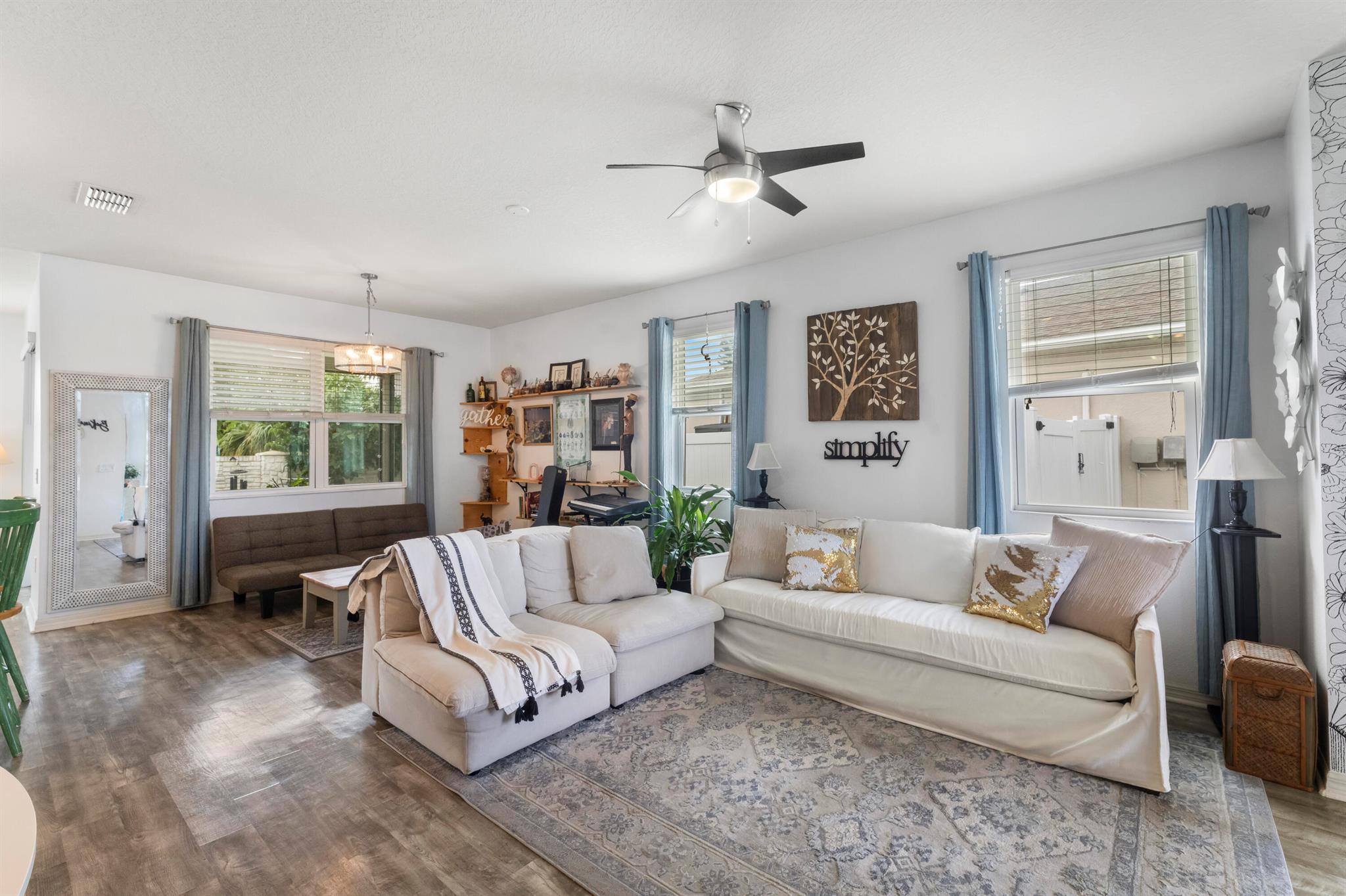 110 65th Ave Bradenton, FL 34203