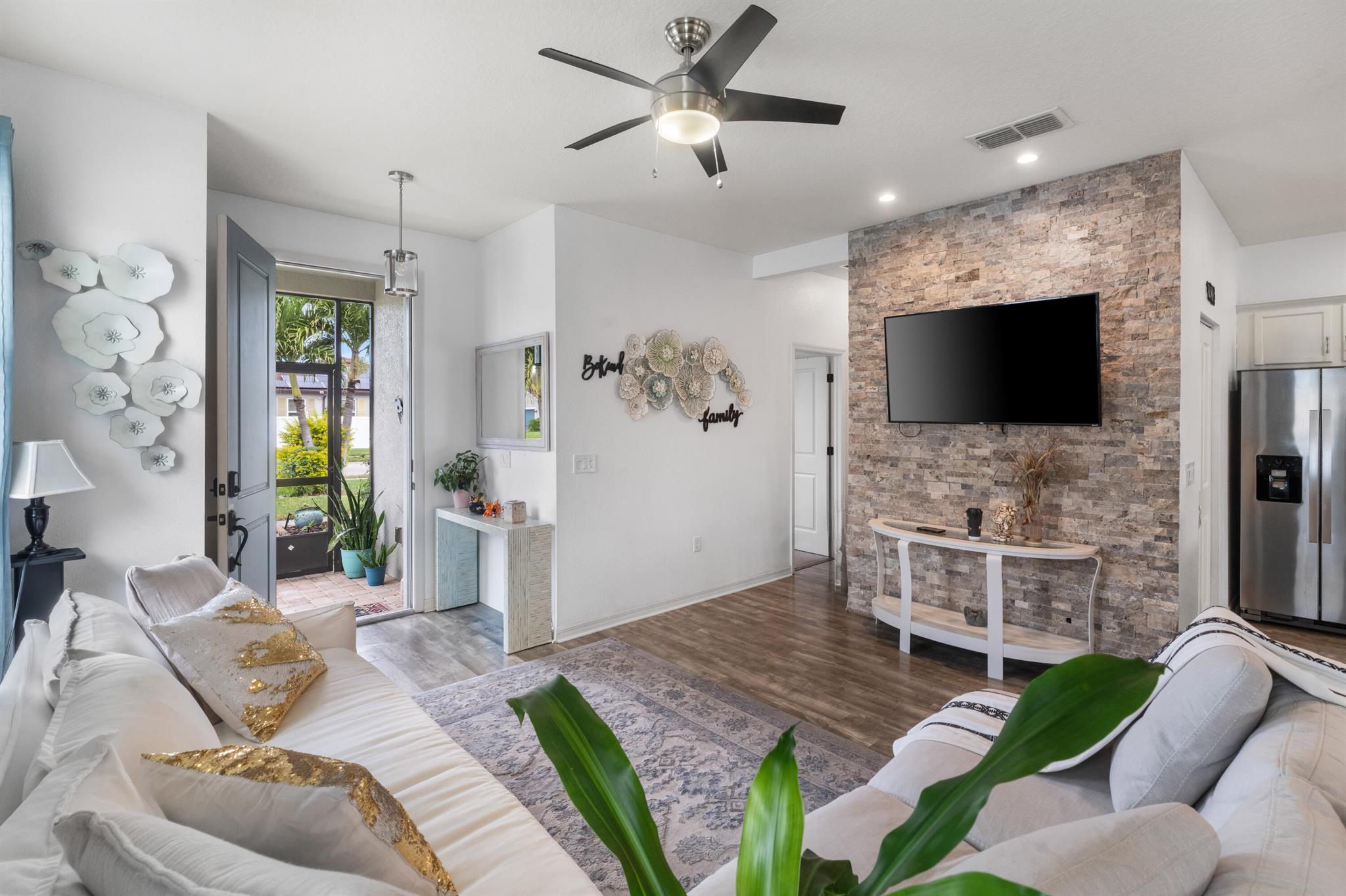 110 65th Ave Bradenton, FL 34203