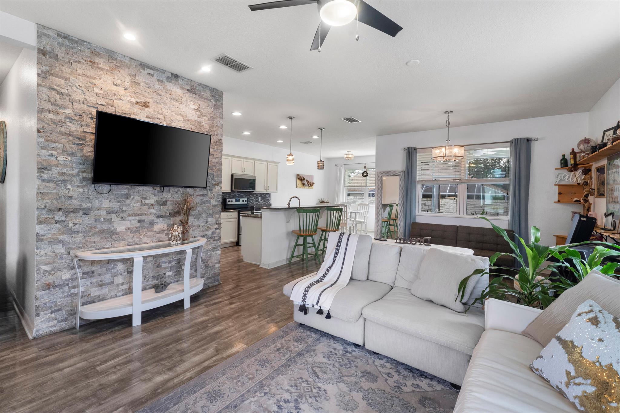 110 65th Ave Bradenton, FL 34203