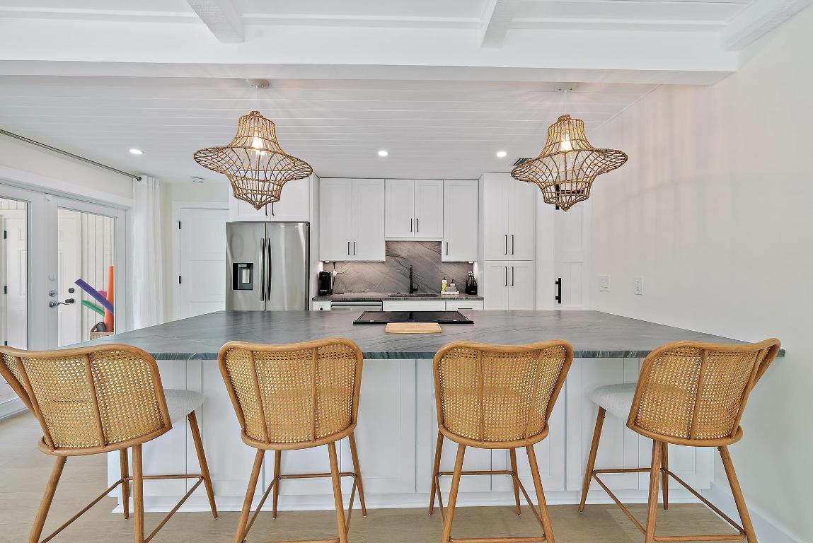 1604 Seabrook Tequesta, FL 33469