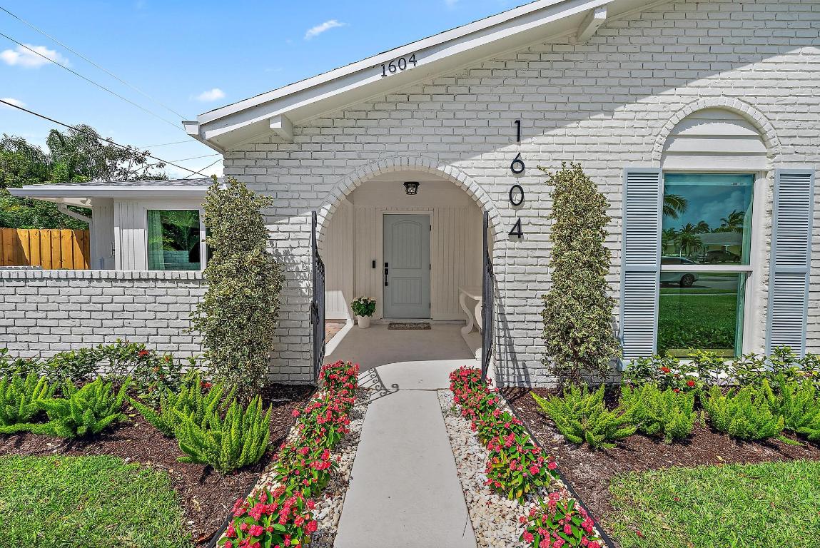 1604 Seabrook Tequesta, FL 33469