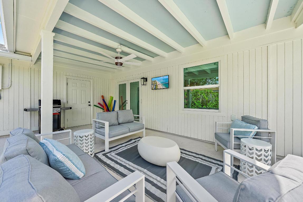 1604 Seabrook Tequesta, FL 33469