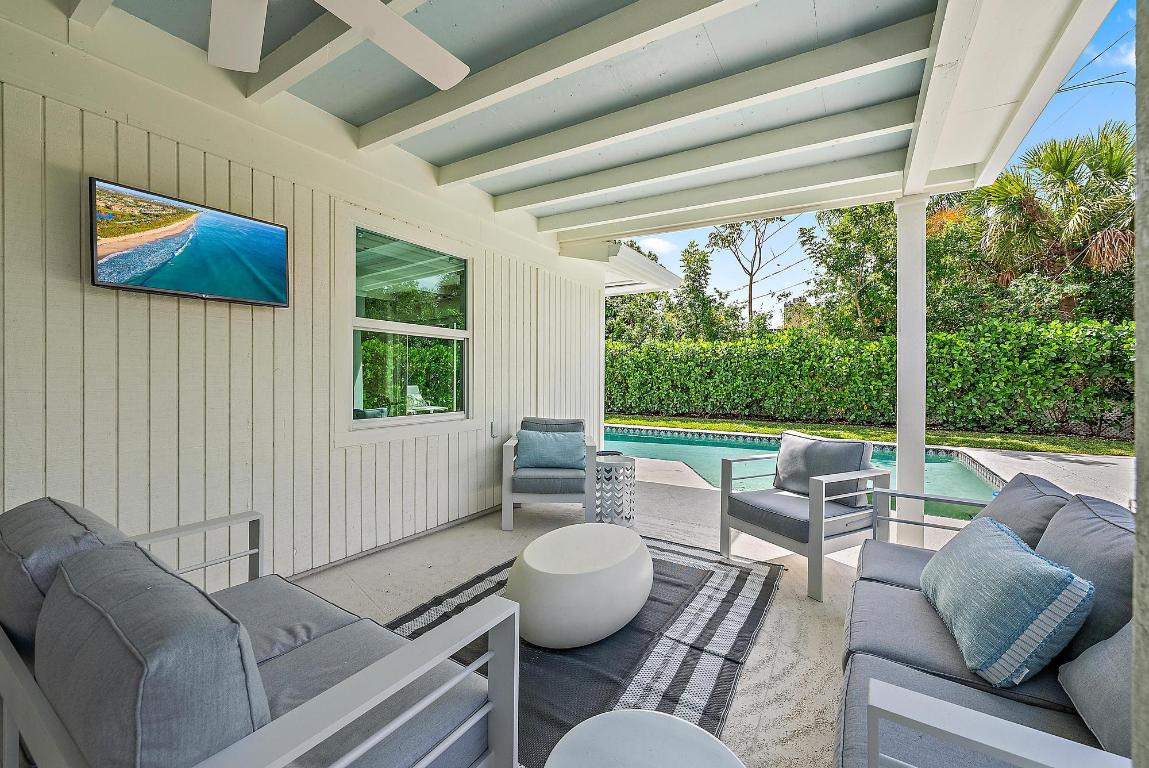 1604 Seabrook Tequesta, FL 33469