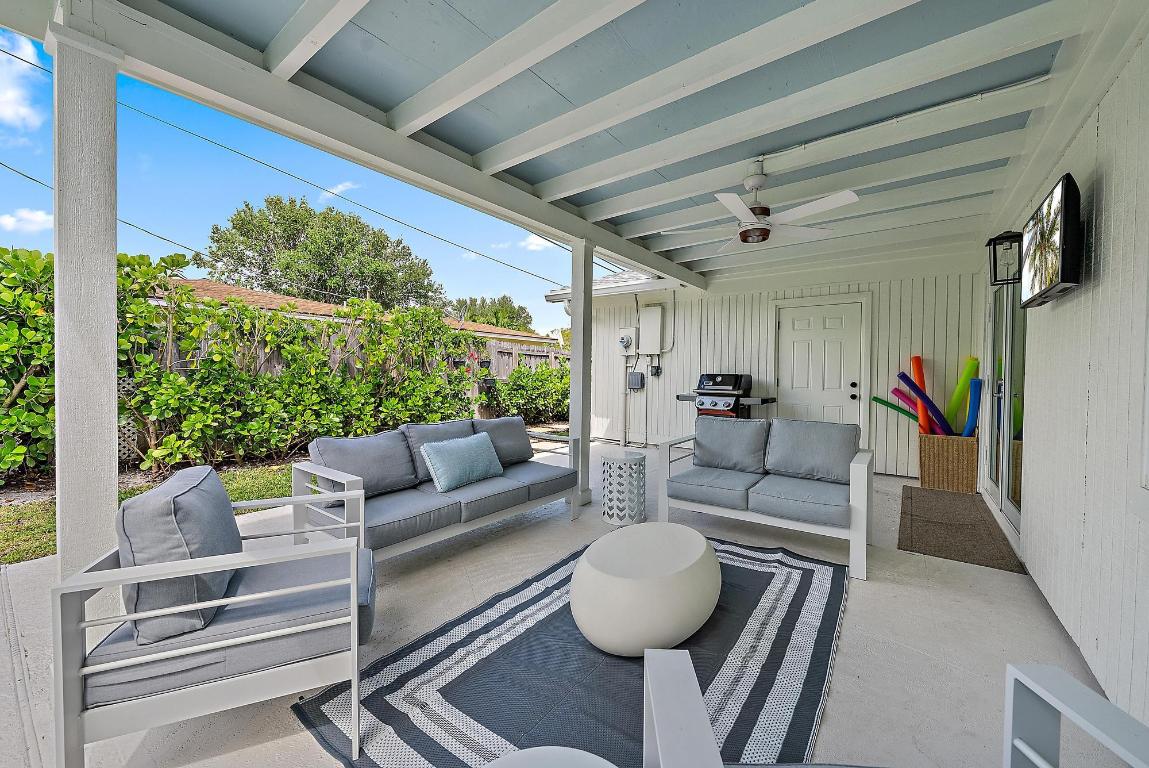 1604 Seabrook Tequesta, FL 33469