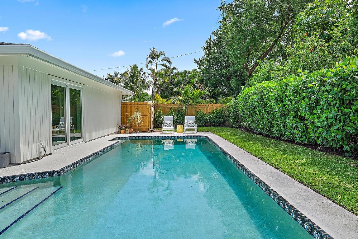 1604 Seabrook Tequesta, FL 33469