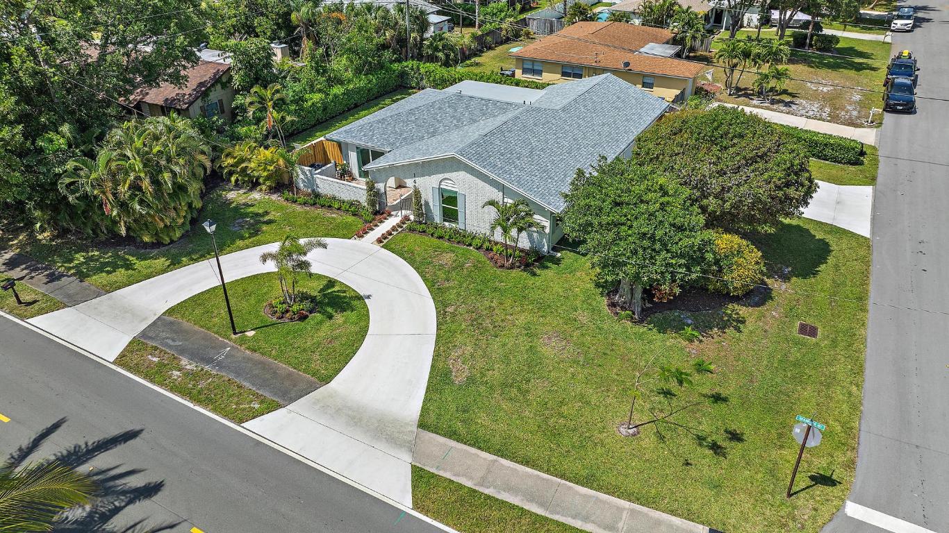 1604 Seabrook Tequesta, FL 33469