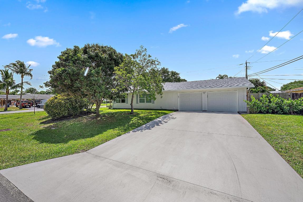 1604 Seabrook Tequesta, FL 33469