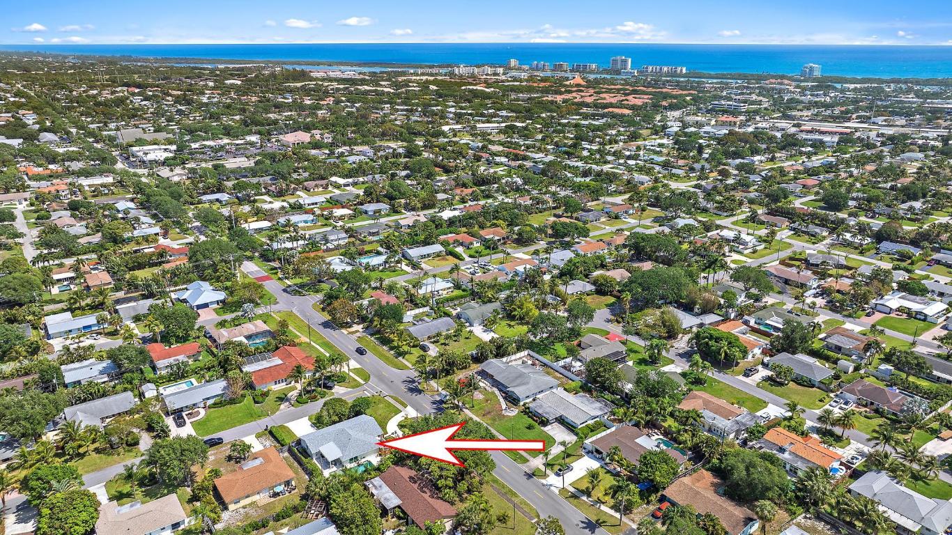 1604 Seabrook Tequesta, FL 33469