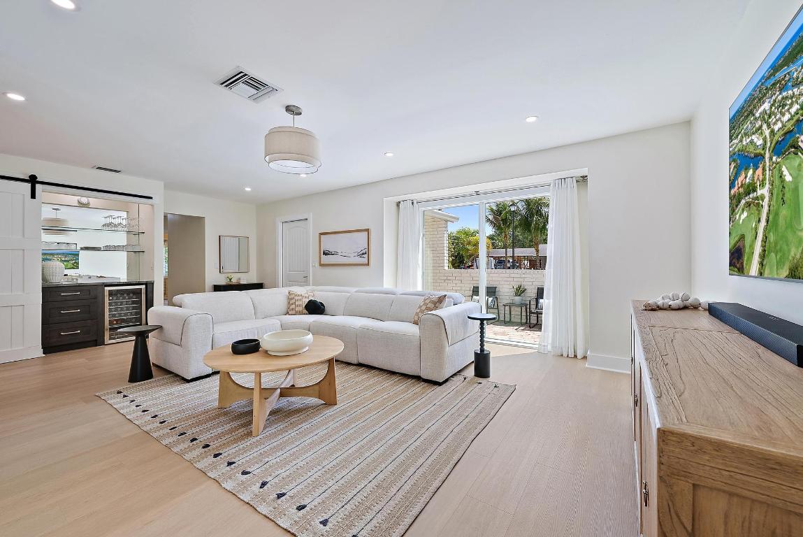 1604 Seabrook Tequesta, FL 33469