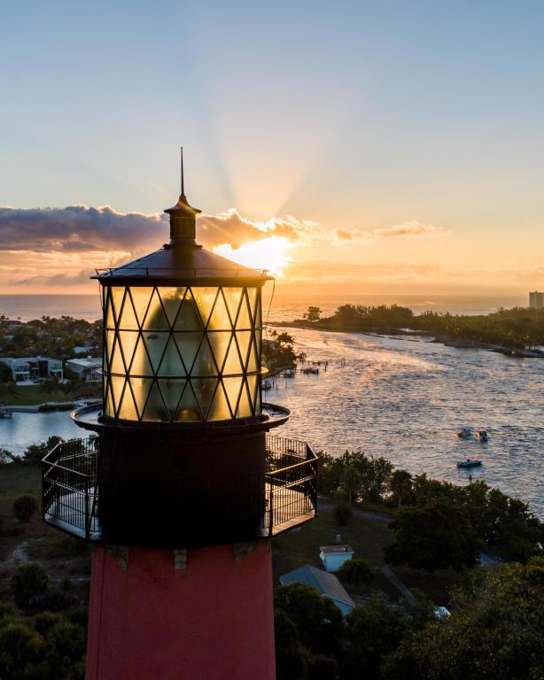 1604 Seabrook Tequesta, FL 33469