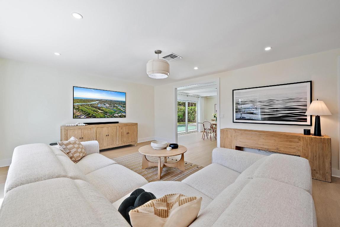 1604 Seabrook Tequesta, FL 33469