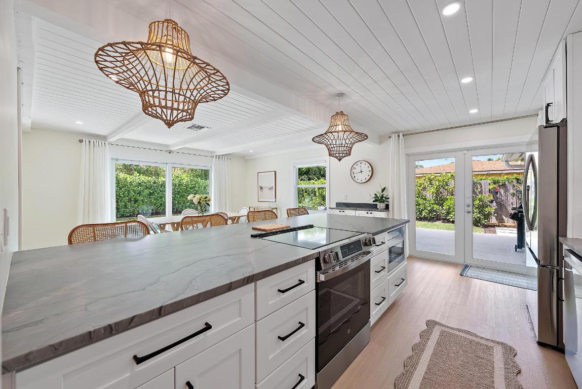 1604 Seabrook Tequesta, FL 33469