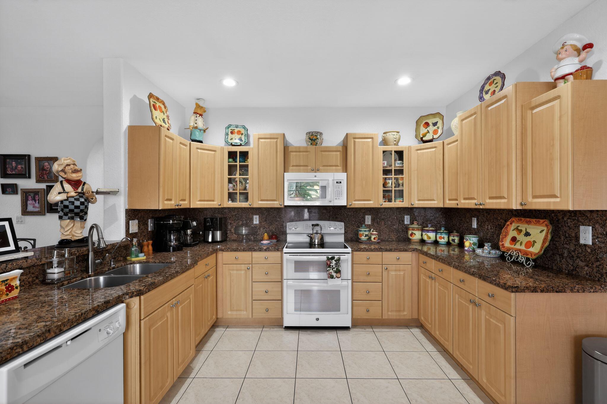 16613 NW 77th Miami Lakes, FL 33016