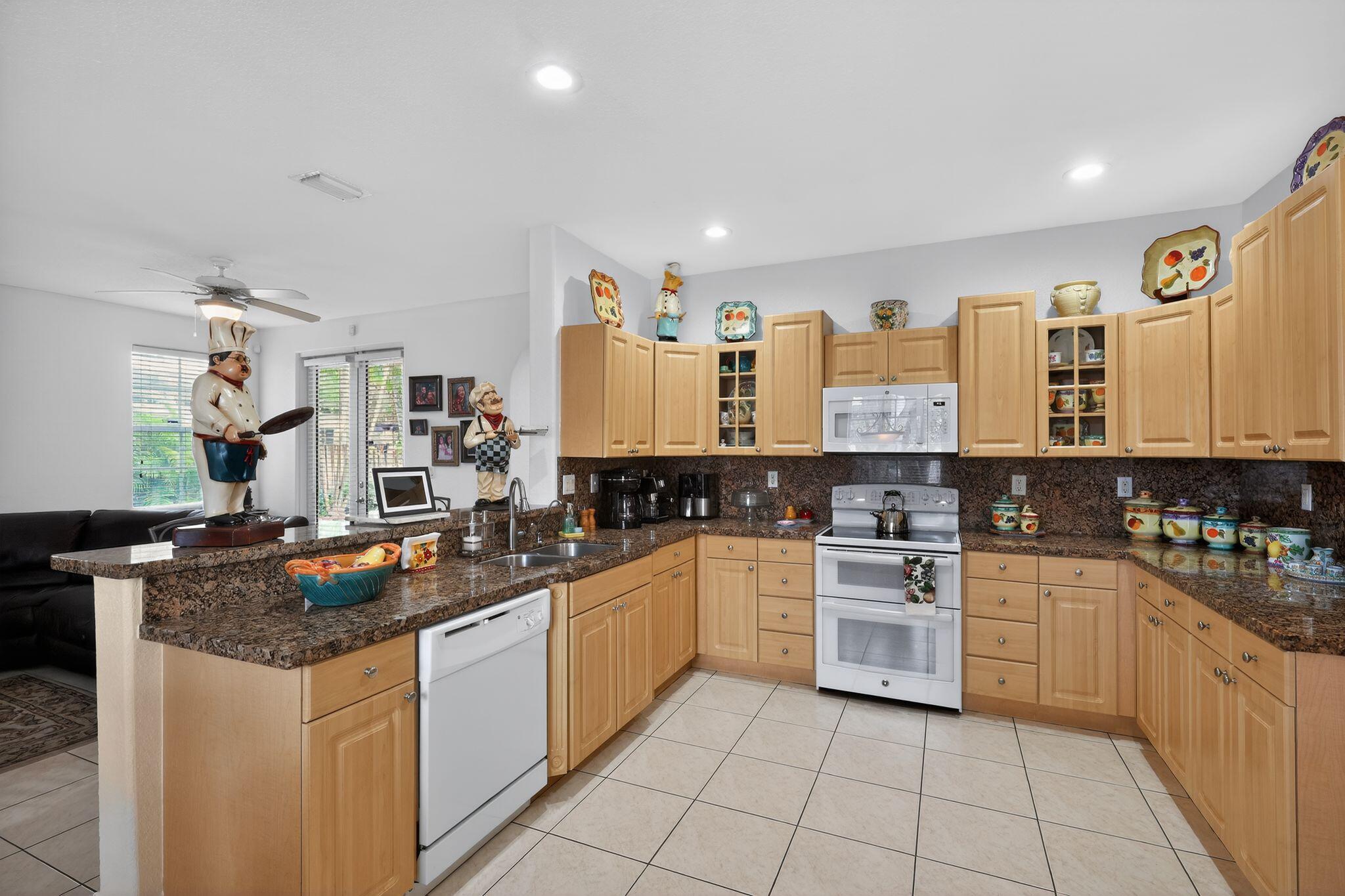 16613 NW 77th Miami Lakes, FL 33016