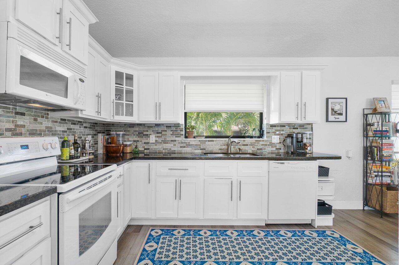 6085 Robinson Jupiter, FL 33458