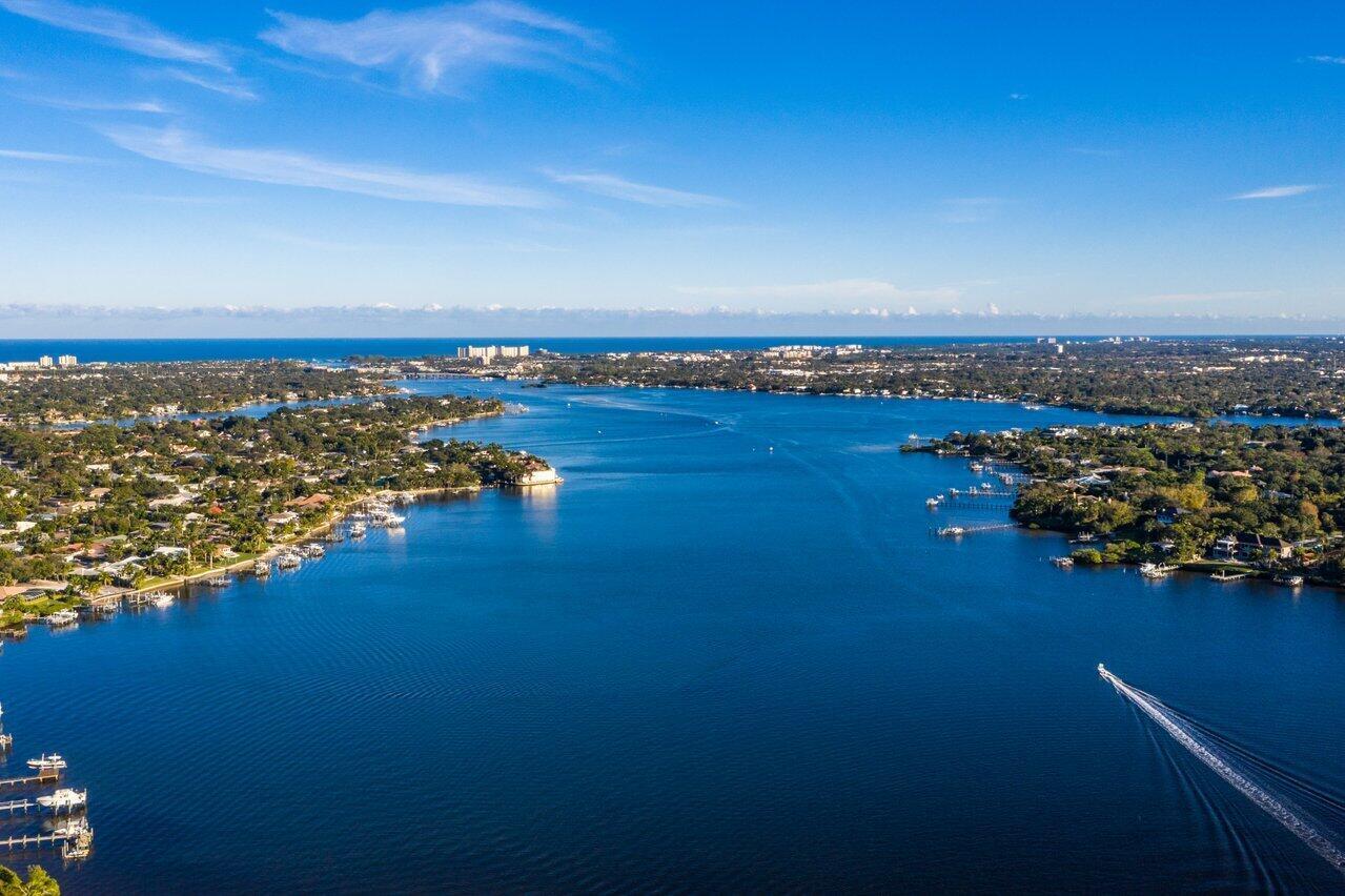 6085 Robinson Jupiter, FL 33458