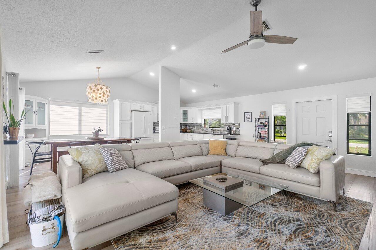 6085 Robinson Jupiter, FL 33458