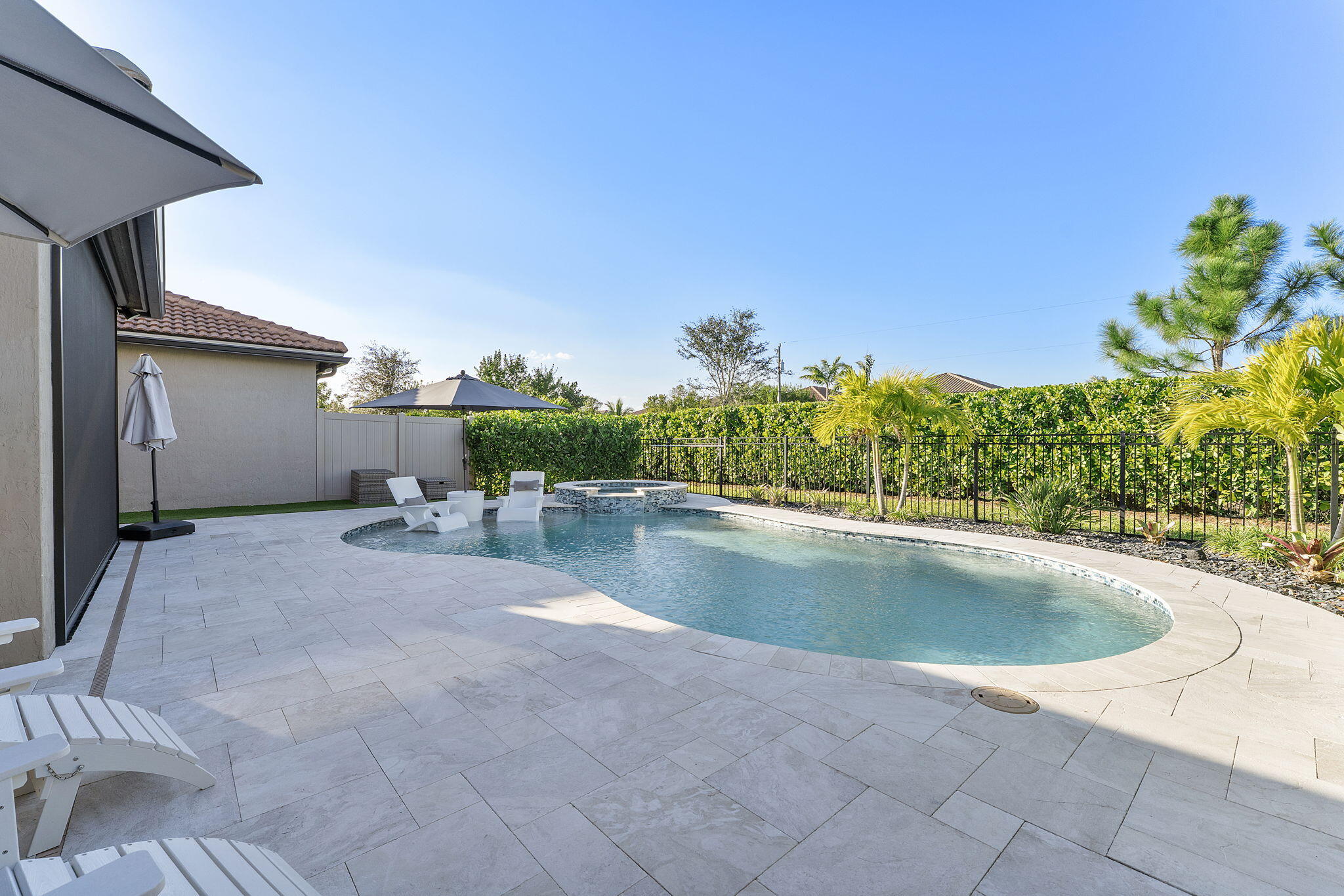 8623 Patron Lake Worth, FL 33467